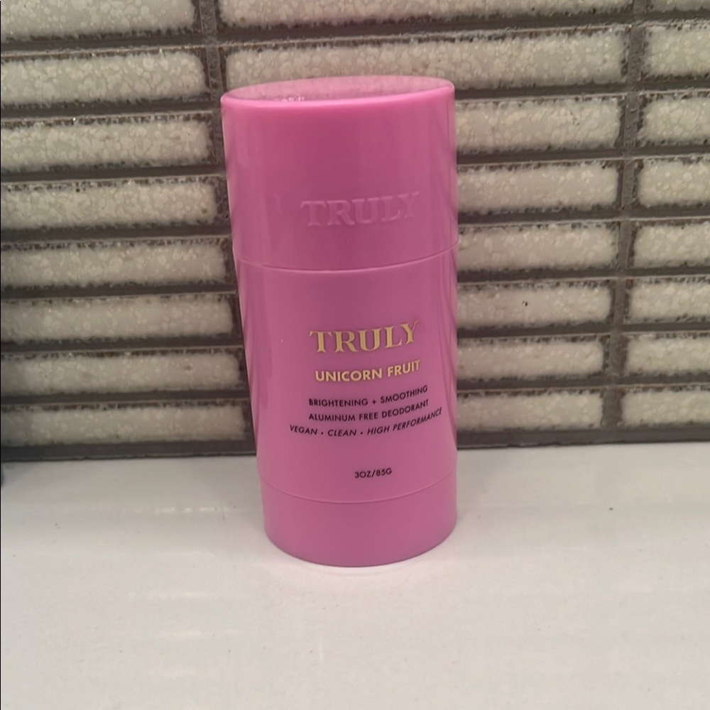 Truly Unicorn Fruit Deodorant - Pink